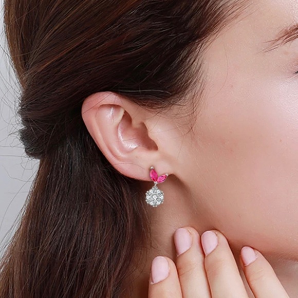 Gorgeous Stud Earrings - Picture 3 of 4